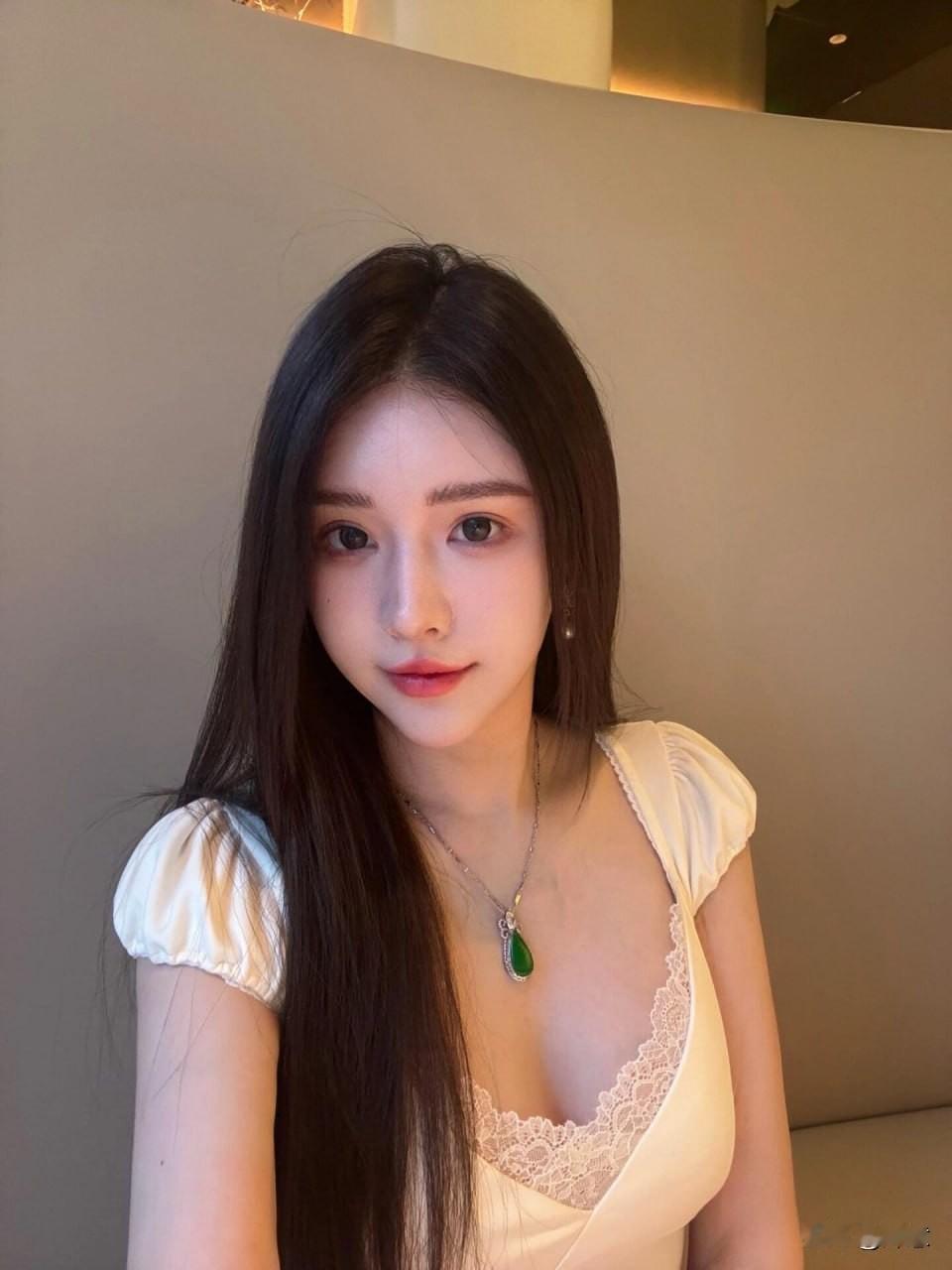 安静地美丽：温婉气质，如一盏清茶，越品越有味道。人到中年,再遇到初恋是什么感受?