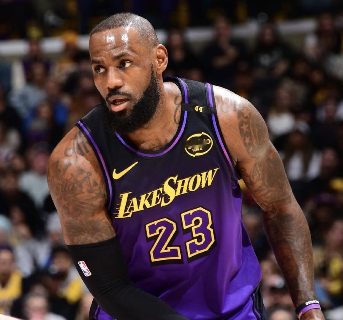 湖人战马刺遇用人危机 詹姆斯触碰评奖红线 21 年最佳阵容神迹终结

2月11日