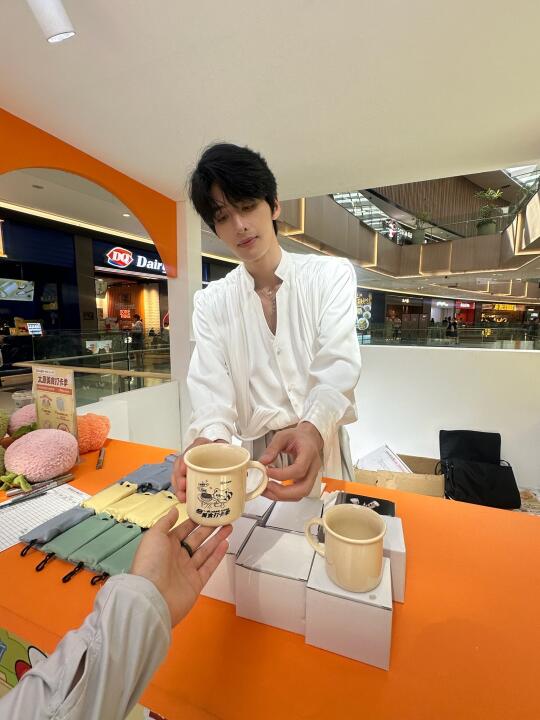 这也太帅啦！就在万象城！哇哇哇！！