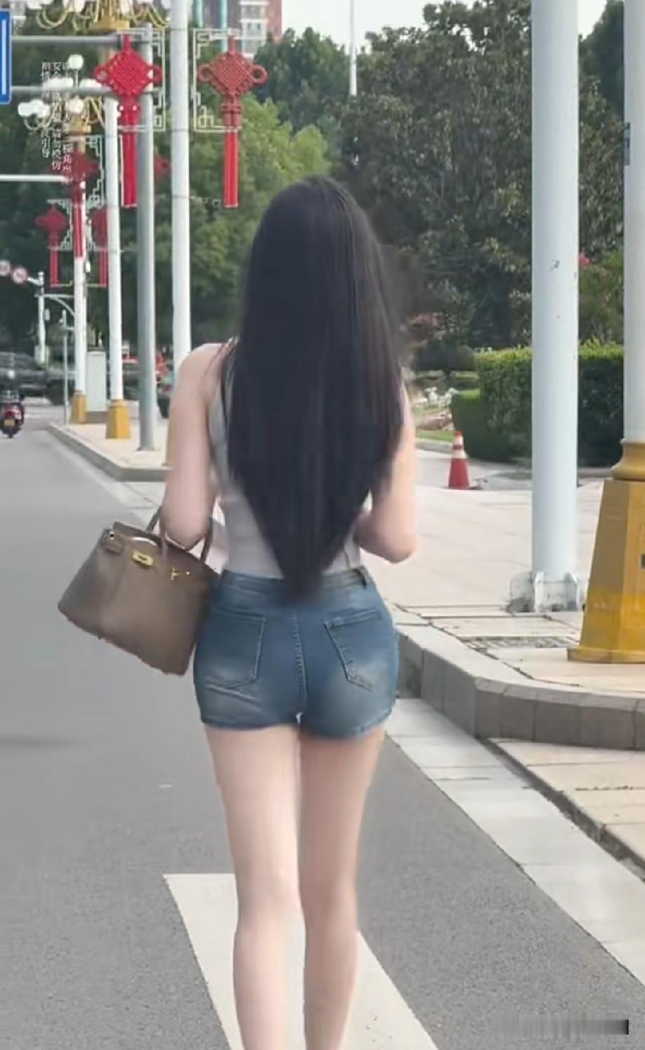 背影挺惊艳
