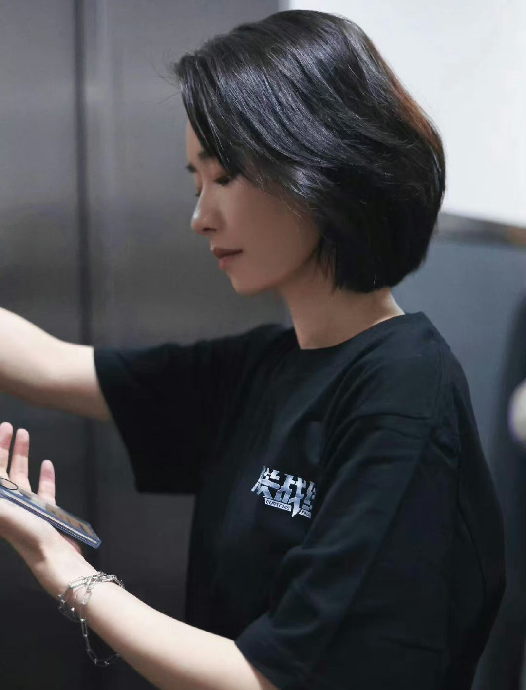 #刘雅瑟 你是男的还是我是男的#哈哈，刘亚瑟小姐姐真是太可爱了，她和武术冠军模拟