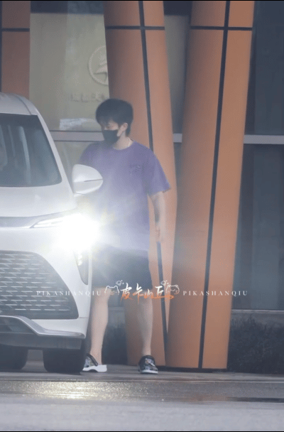 4.19日，王楚钦下午外出理疗，造谣他今天回北京见某某人的可以停止了！

现在真