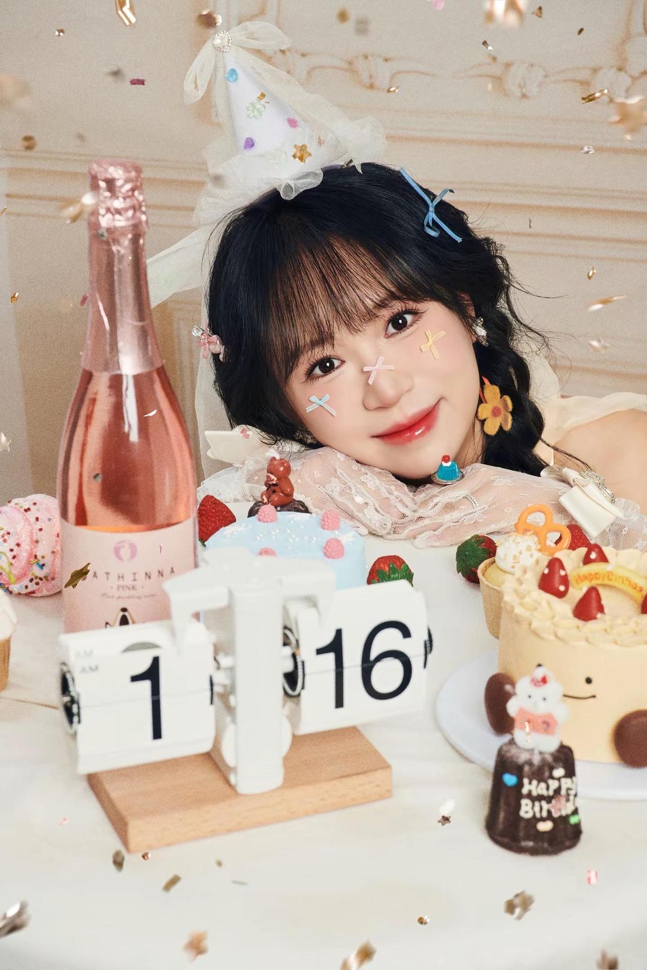 年龄成谜，快乐无敌🎂。不过又是可爱了一岁的美女摆了🤭