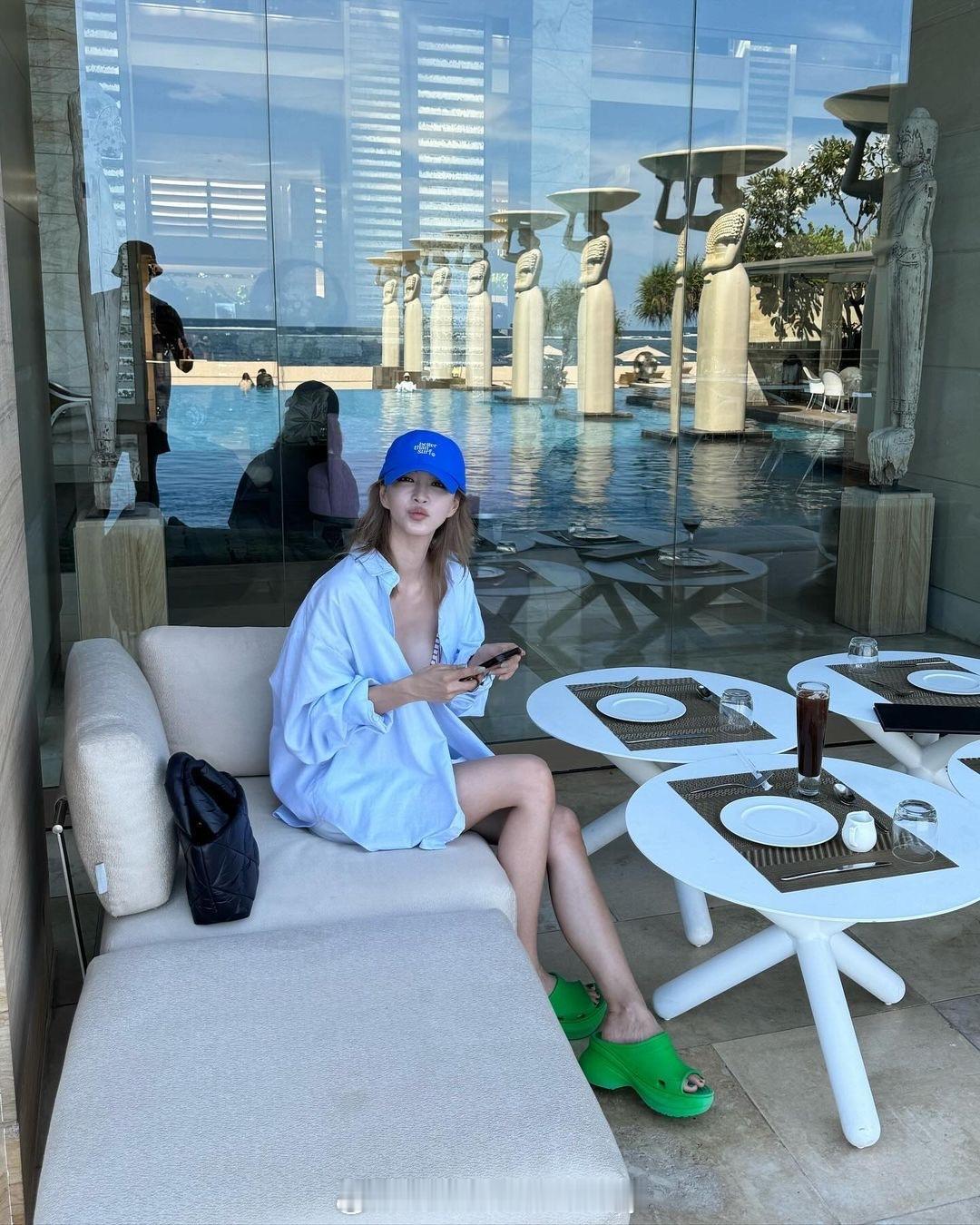 韩艺瑟ins晒旅行照，姐姐40+状态宛如少女～ ​​​