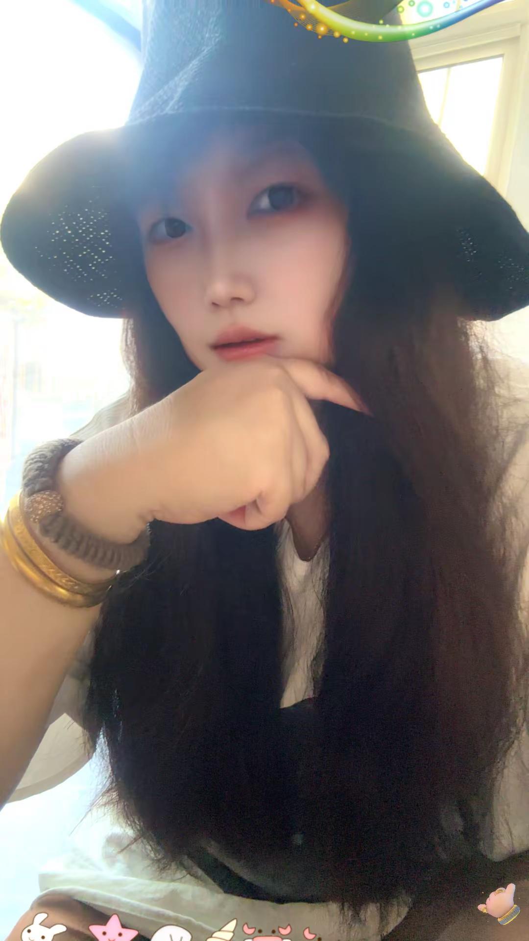 各位吃货大佬们：我开始发带鱼酥了昂，待会出单号，老好吃了特香。