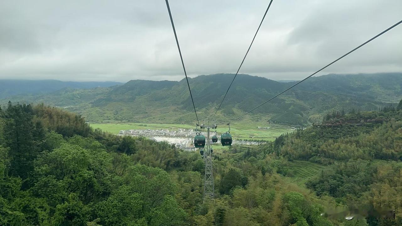 没有了油菜花，没有了晒秋。
图文原件：四季鱼
春日生活打卡季