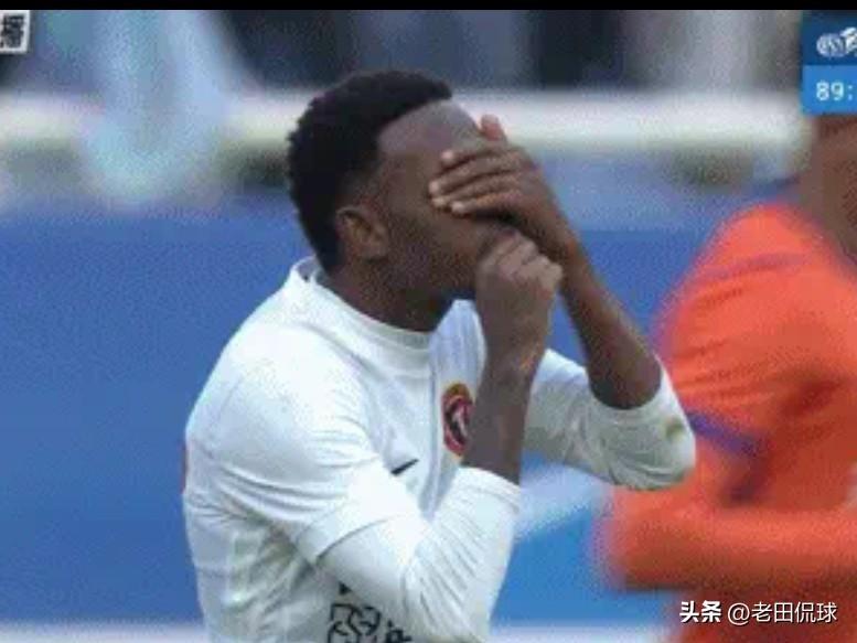 中超最大牌外援讽刺中超裁判闭眼瞎吹…在昨天辽宁铁人和山东泰山比赛进行到最后阶段，