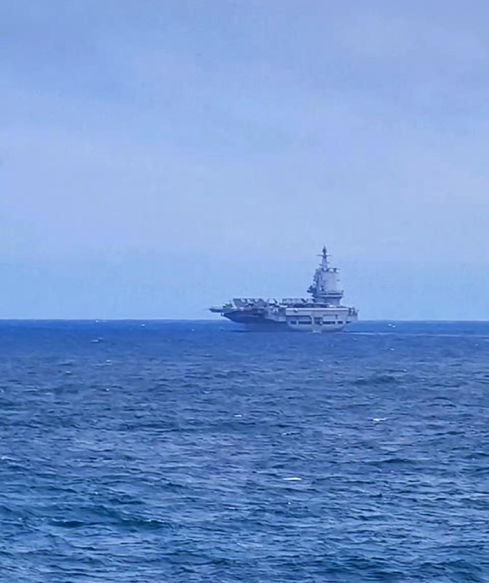 出海网友近期偶遇山东舰