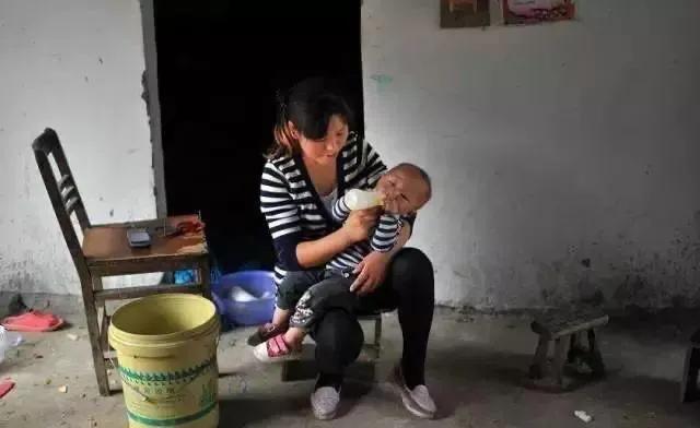 “农村离婚真是个棘手的事情！

我有个邻居，她的女儿今年36岁，去年和丈夫离婚了