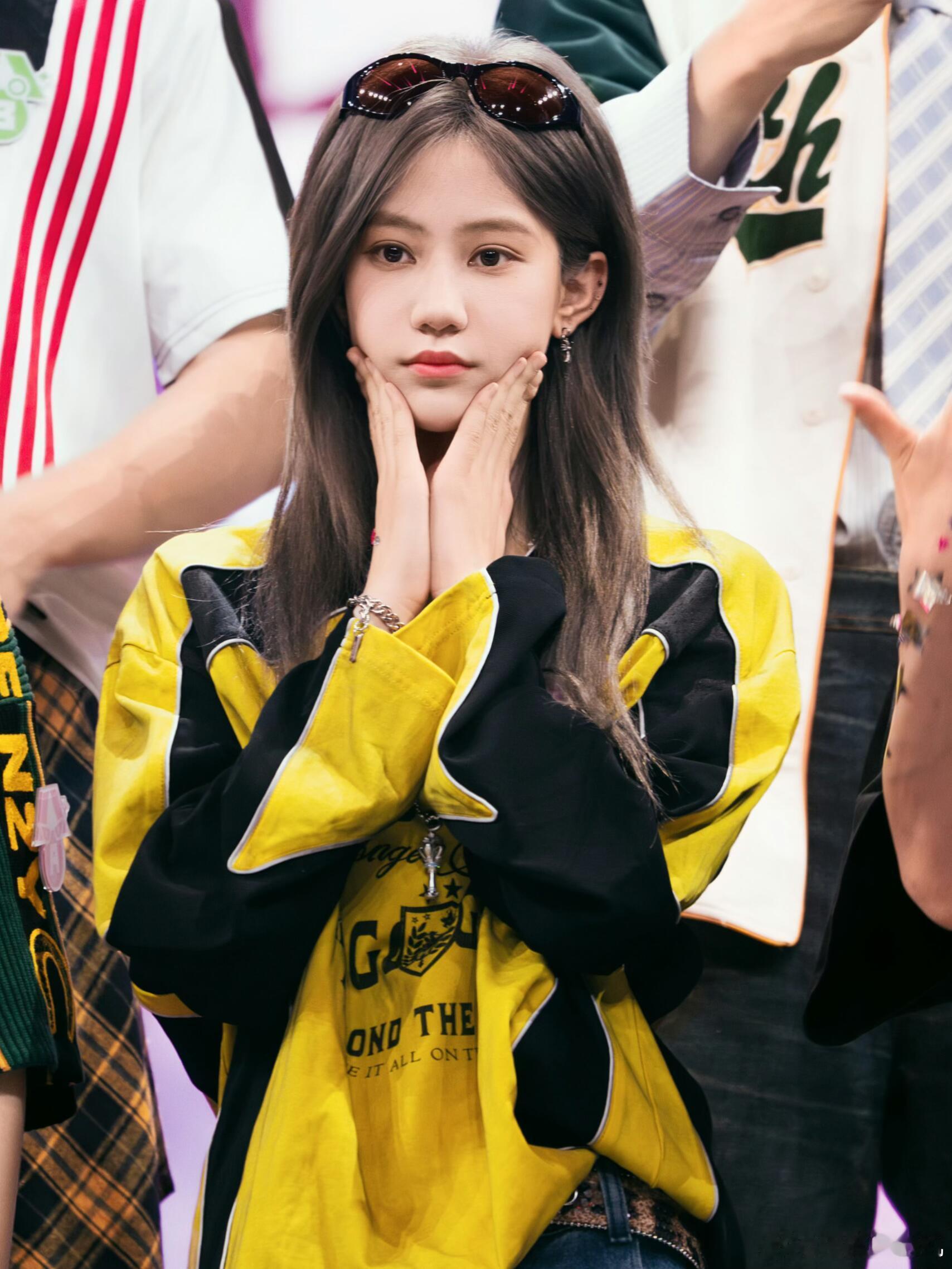 袁一琦想打破大家对snh48的刻板印象即便如今个人发展亮眼，袁一琦也没有忘记初心