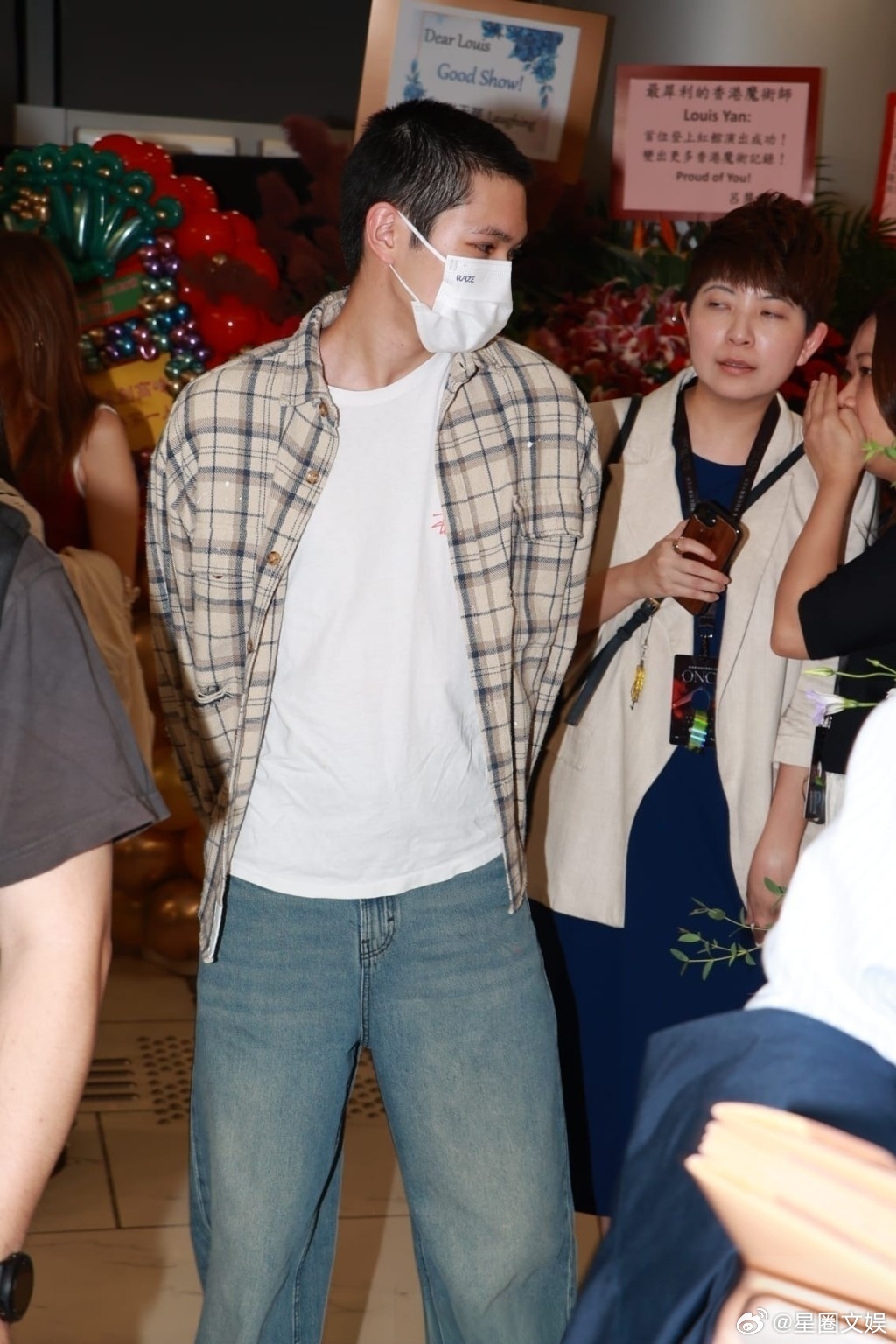 袁咏仪张智霖儿子19岁近照袁咏仪张智霖儿子寸头近照 变化好大 
