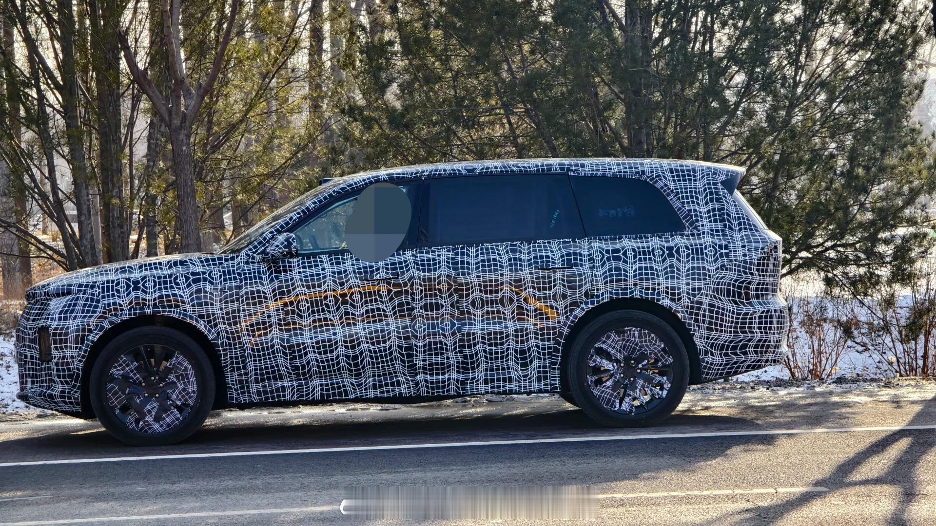 理想新车路试中，网传叫LX，不是L9了但其实侧面看线条依旧很L9，看来它是要在现