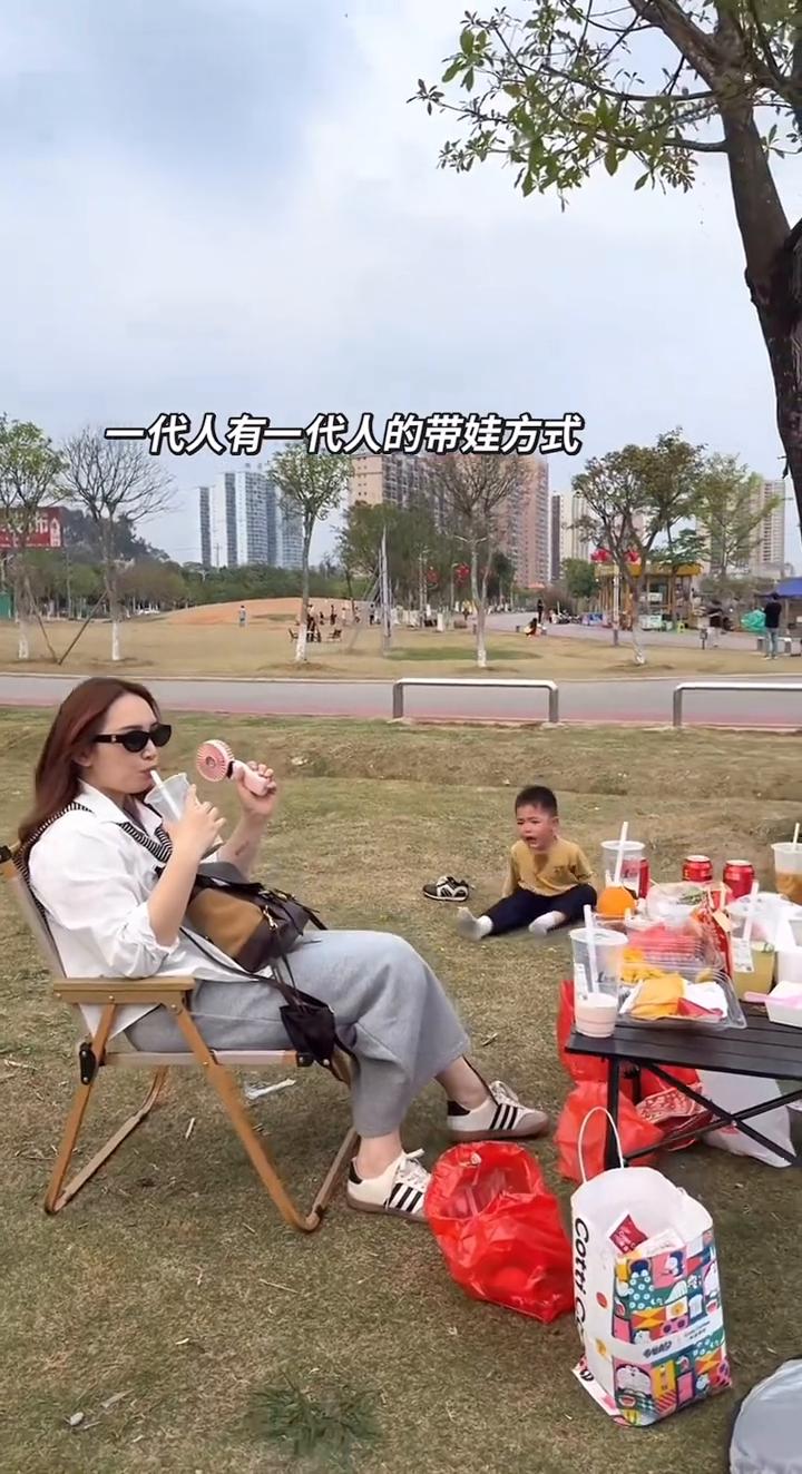 一代人有一代人的带娃方式。