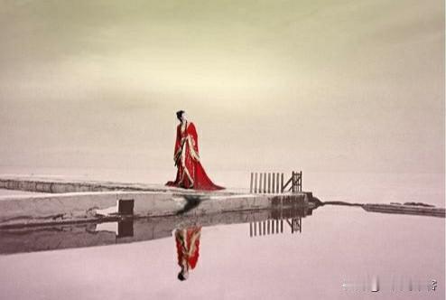 笙箫
华山龙凤鸣，解语总关情。
引凤秦公主，吹箫仙客卿。
东楼明月近，西岳暮云平