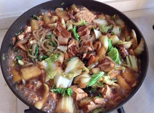 我正在地里干活，扭头一看手机，天呐，都11点多了，赶紧回去做饭
，手忙脚乱的炖了