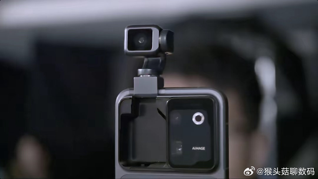 6月28日消息，荣耀打磨一年的黑科技机型Robot Phone，确定8月正式上市