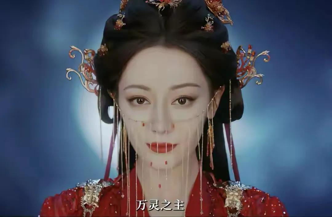 迪丽热巴真的很美，但CP感这东西很奇怪，搭来搭去还是“爹系”适合她，这样的她会有