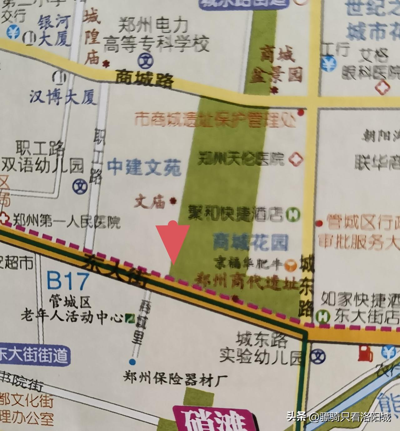 “郑州商都遗址博物院”的馆名由著名考古家李伯谦题写，主要向公众展示商代“亳都”的