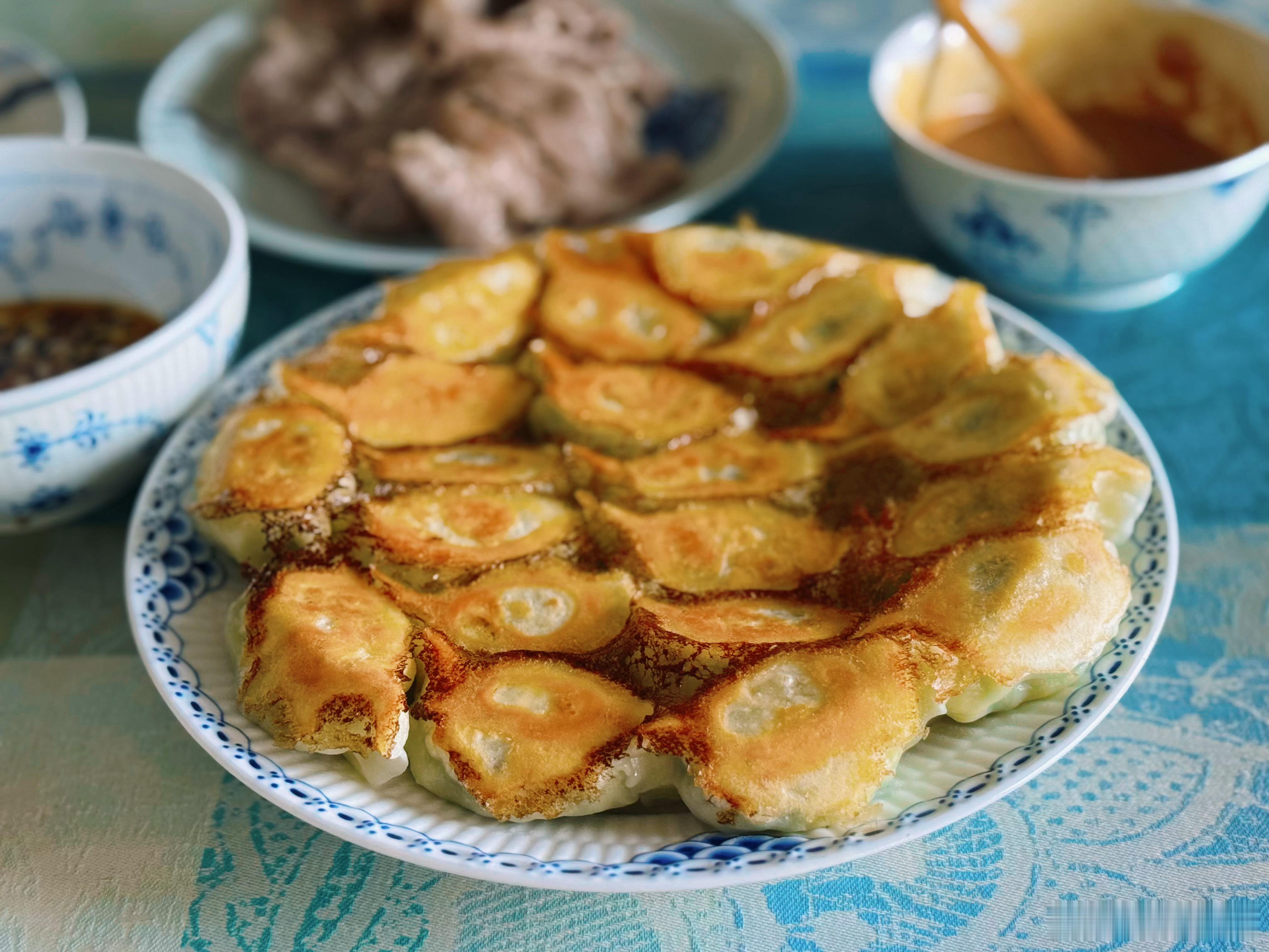 今晚吃煎饺子〜韭菜鸡蛋虾仁馅😋 