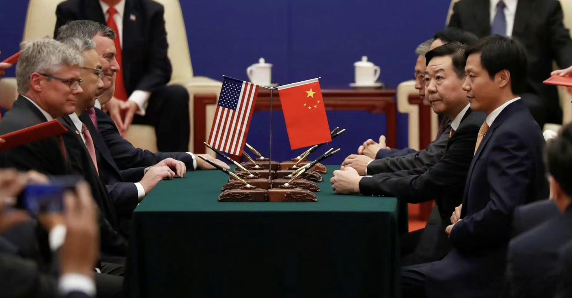 该谦卑时就谦卑，该不动如松时就笔直…这，就是雷总…
