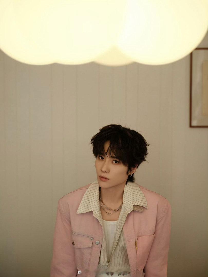 井胧被吴彦祖摸腹肌风华合伙人 吴彦祖摸完井胧腹肌之后，说了句“还不错”。能得到吴