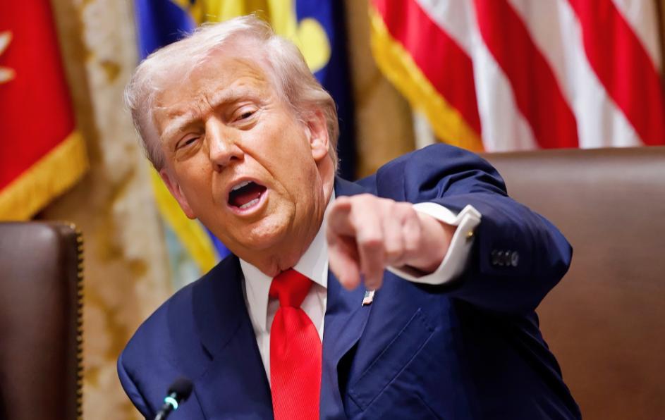 美国的天彻底塌了！

说白了，就是因为美国政府的不合理政策，导致美国民众的利益受