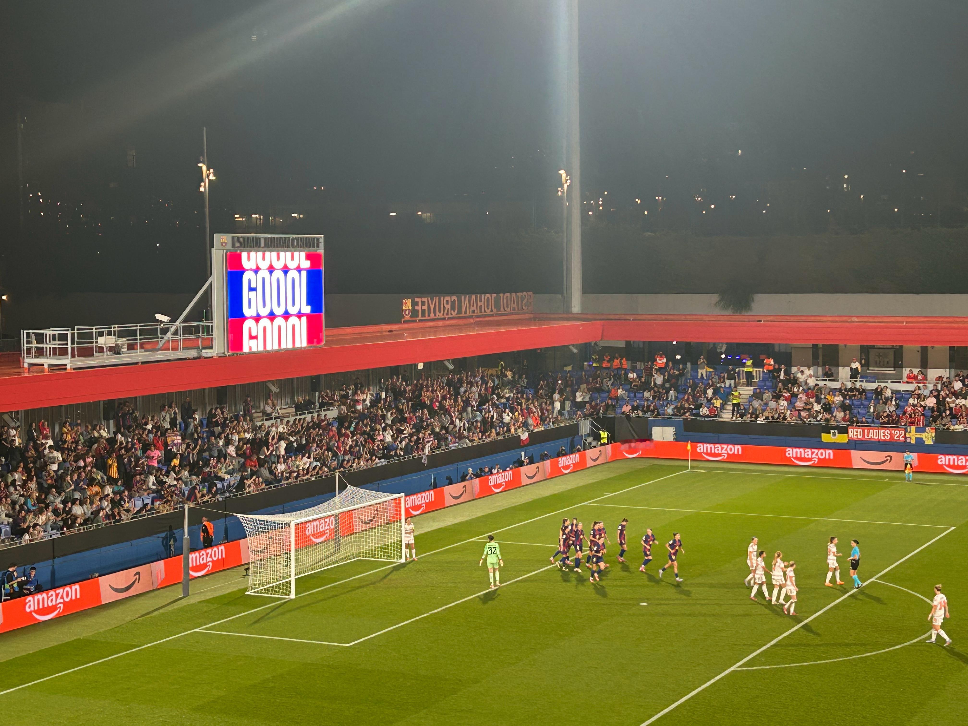 顺便，虽然平时很少看德甲，但真的不知道拜仁今天在干什么。巴萨今天的打法跟上周踢埃