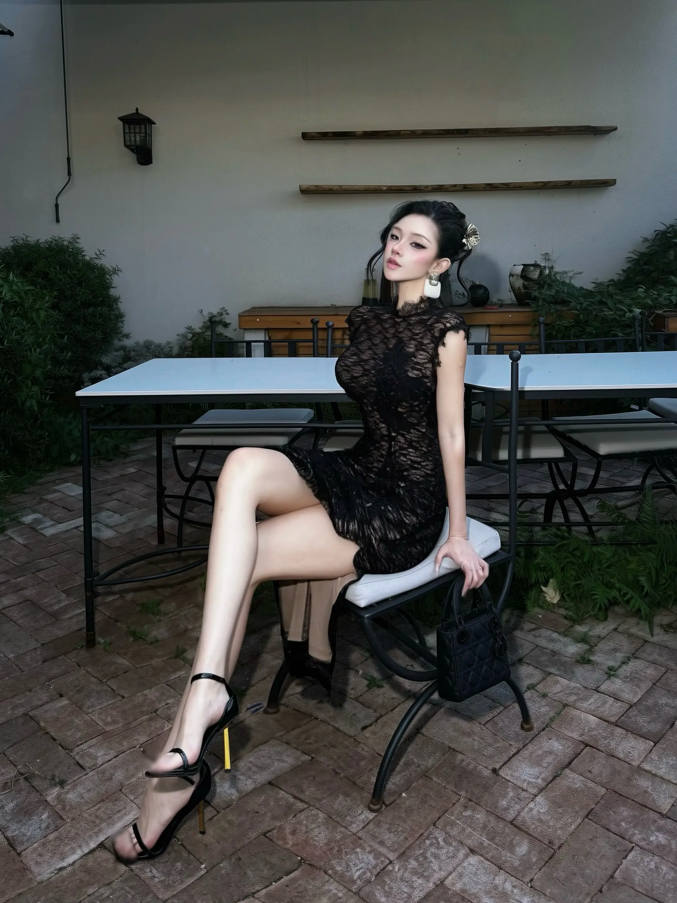 只是有点漂亮吗 你脸都红透了