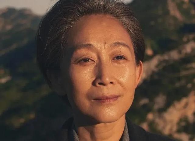 1971年，清华大学叶文洁背叛人类，擅自向太空中发射电波，8年后竟收到神秘回复：