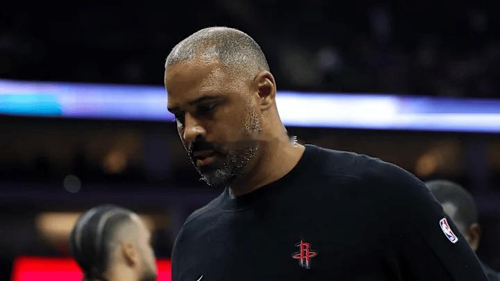 哈哈哈哈，乌度卡一看火箭领先多了，赶紧上双塔，就怕湖人追不上来，怎么有这么厉害的