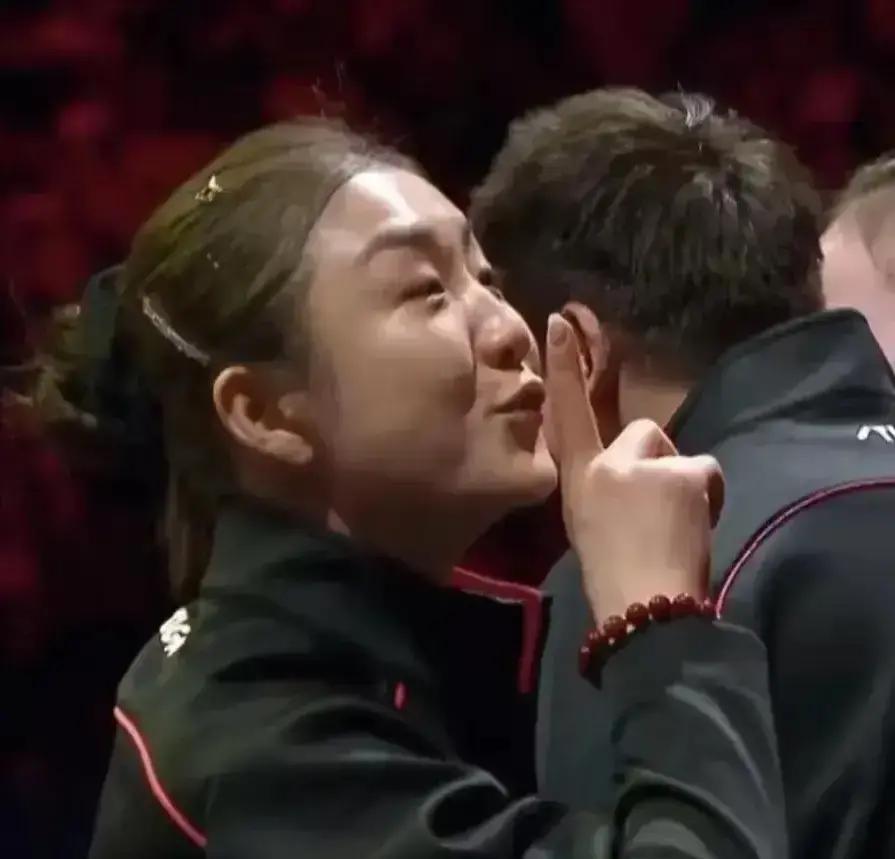关于陈梦的这个闭嘴手势

真的有必要给大家解释一下了
这事儿吧，我看到的第一反应