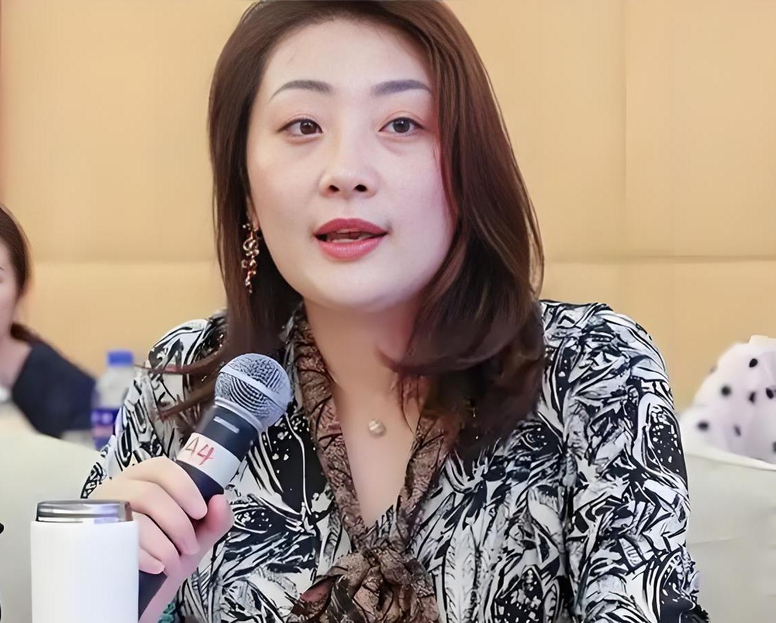 虽然猜测过娃小宗可能做不起来，

但没想到会来的这么快。

宗馥莉所控股的宏胜系