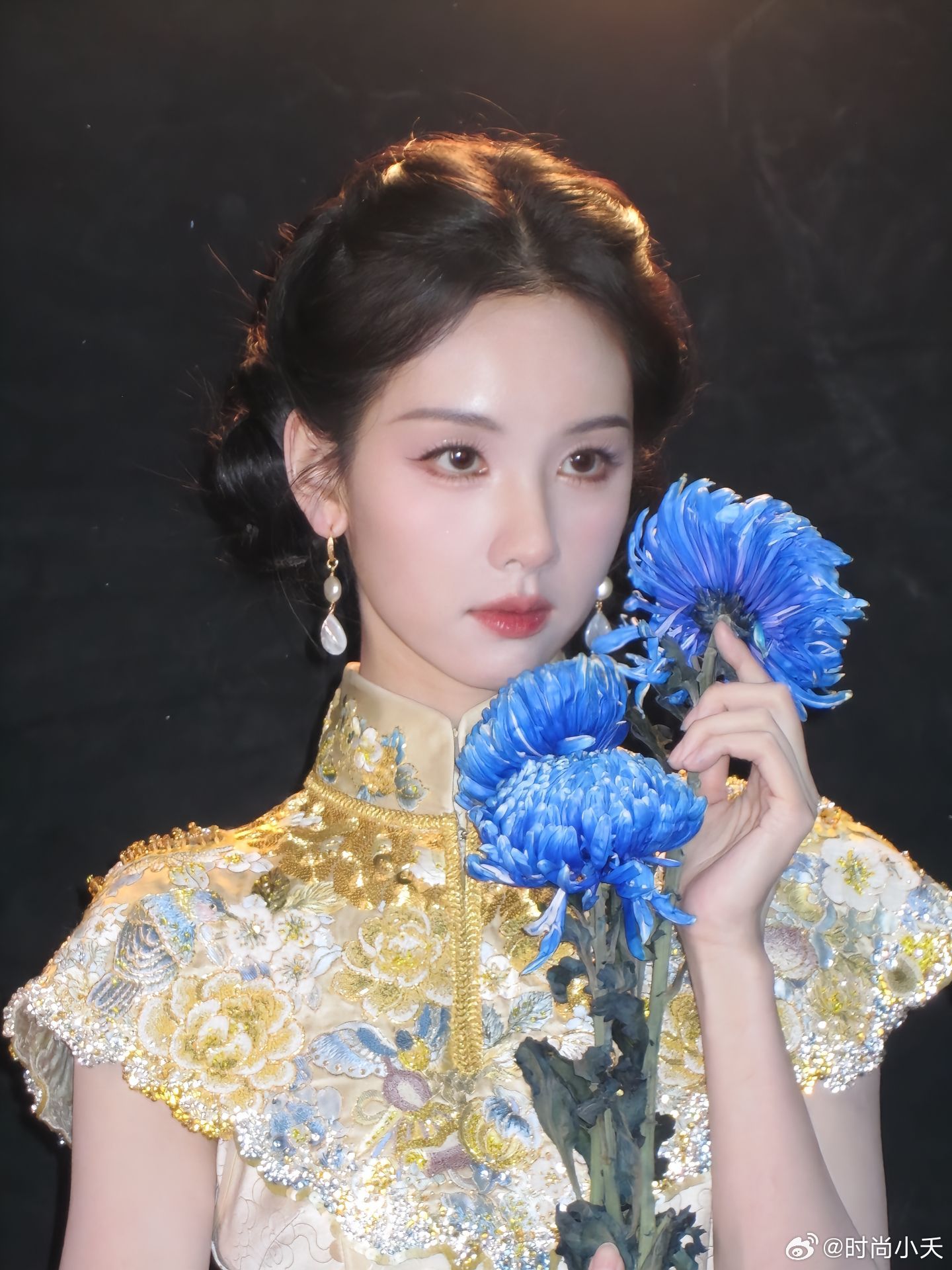 面若桃花就是这样，陈都灵 感觉眼睛在笑 