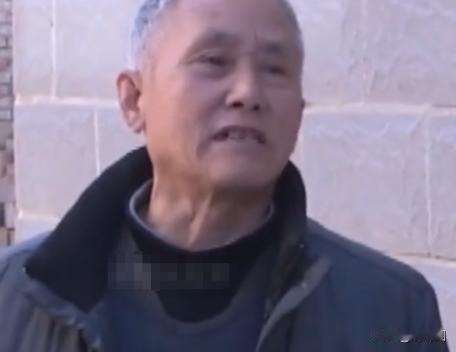 “真是活该！”男子年轻时家暴妻子，逼得妻子离婚带着三个儿子离家改嫁，35年后，男