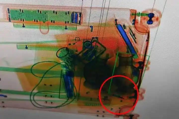 这心也是够大的！广西南宁，一女子去火车站乘坐高铁，谁知过安检时突然那被工作人员拦