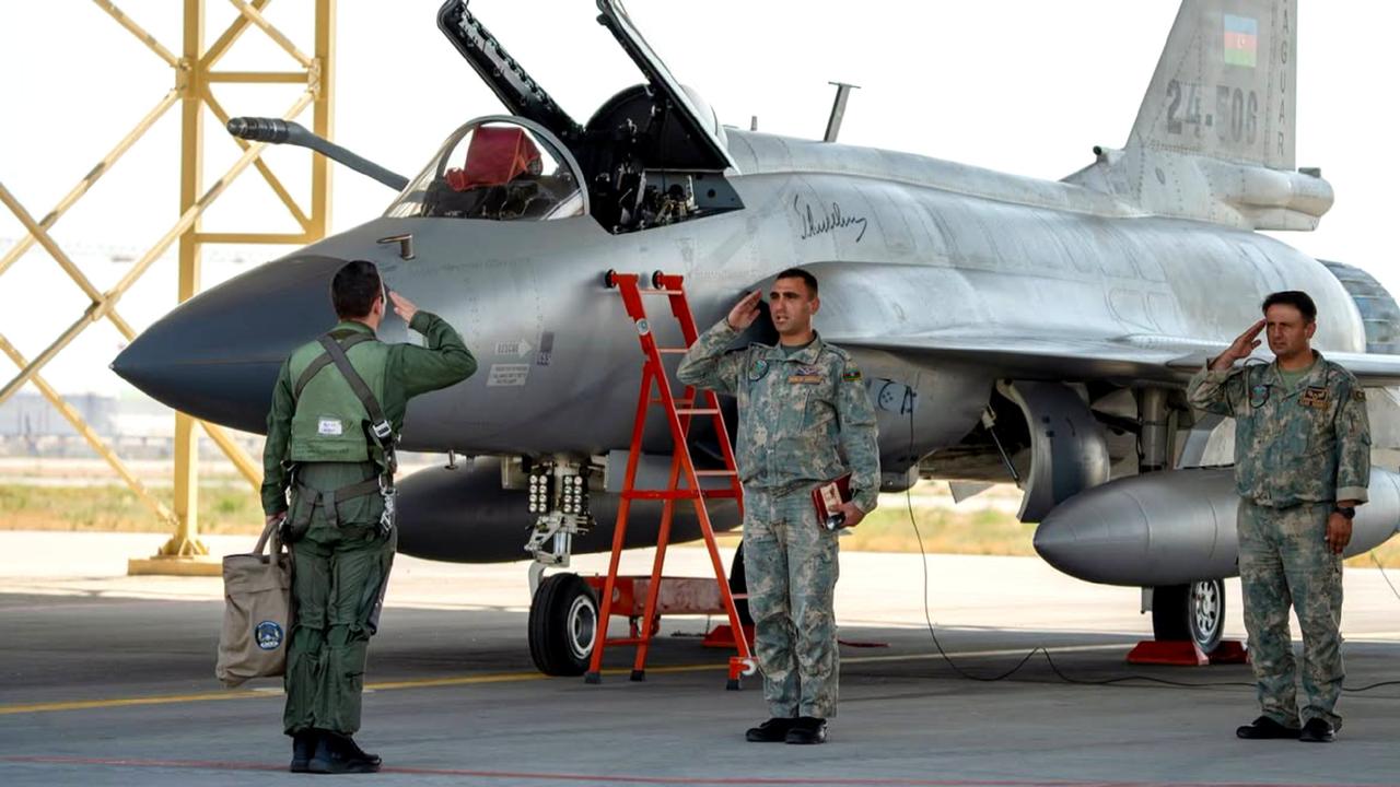 阿塞拜疆高频率公开JF-17“枭龙”战斗机，显然空军在装备后已经形成一定战斗力，
