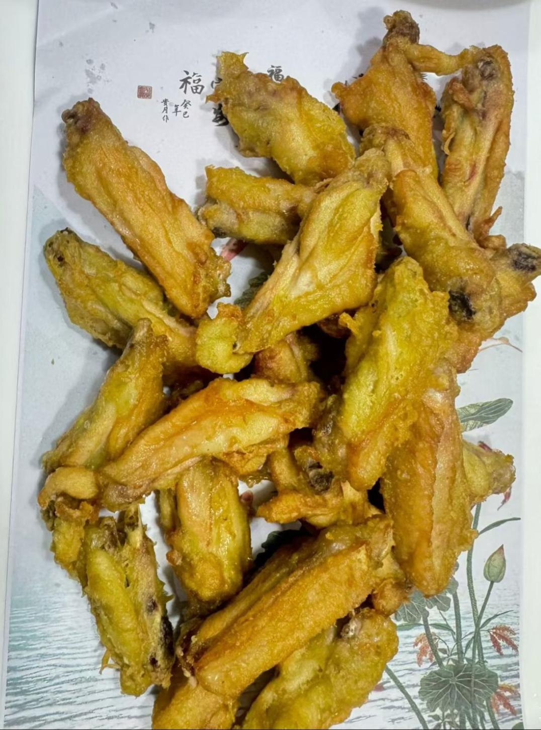 福满人间，美味满盘。这是用一种花🌸炸的，外酥里内，山东人应该知这道美食。大人孩