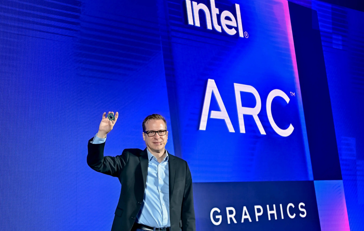 【英特尔 13/14 代酷睿处理器全球库存告急，英特尔高管示警 CPU 将缺货并