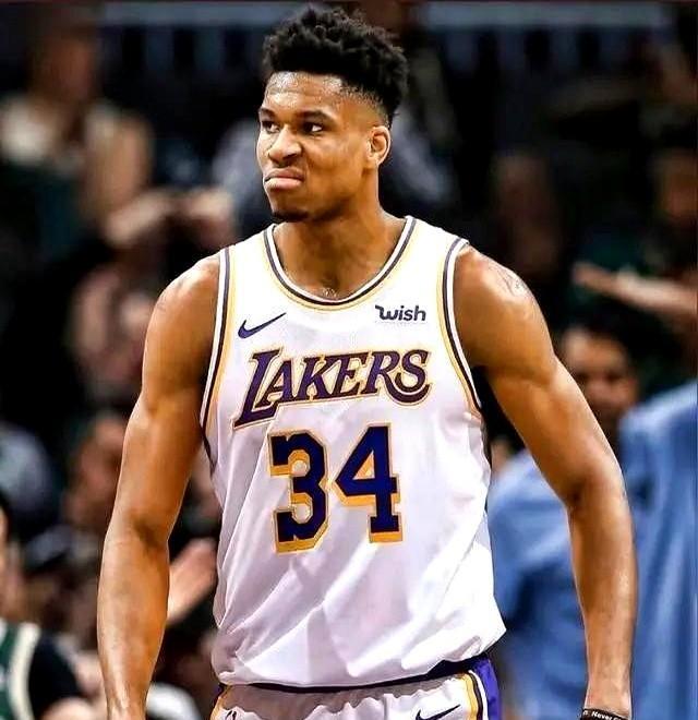 湖人新星刚开口要字母哥。
就有人把詹姆斯摆上了货架。
管理层直接给了句准话。
东