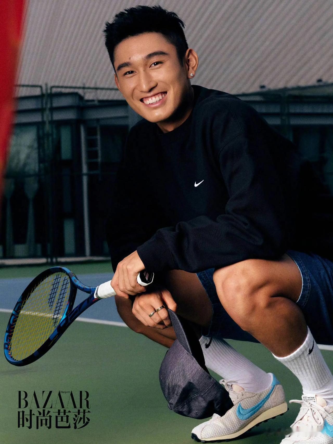 商竣程ATP250成都巡回赛夺冠，时尚芭莎适时地放出大片。来的这么及时，是藏着照