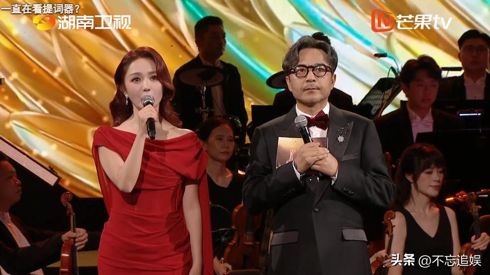金鹰奖开幕式的两个之“最”

最影响观感的两位主持人：汪涵和靳梦佳

汪涵是主持