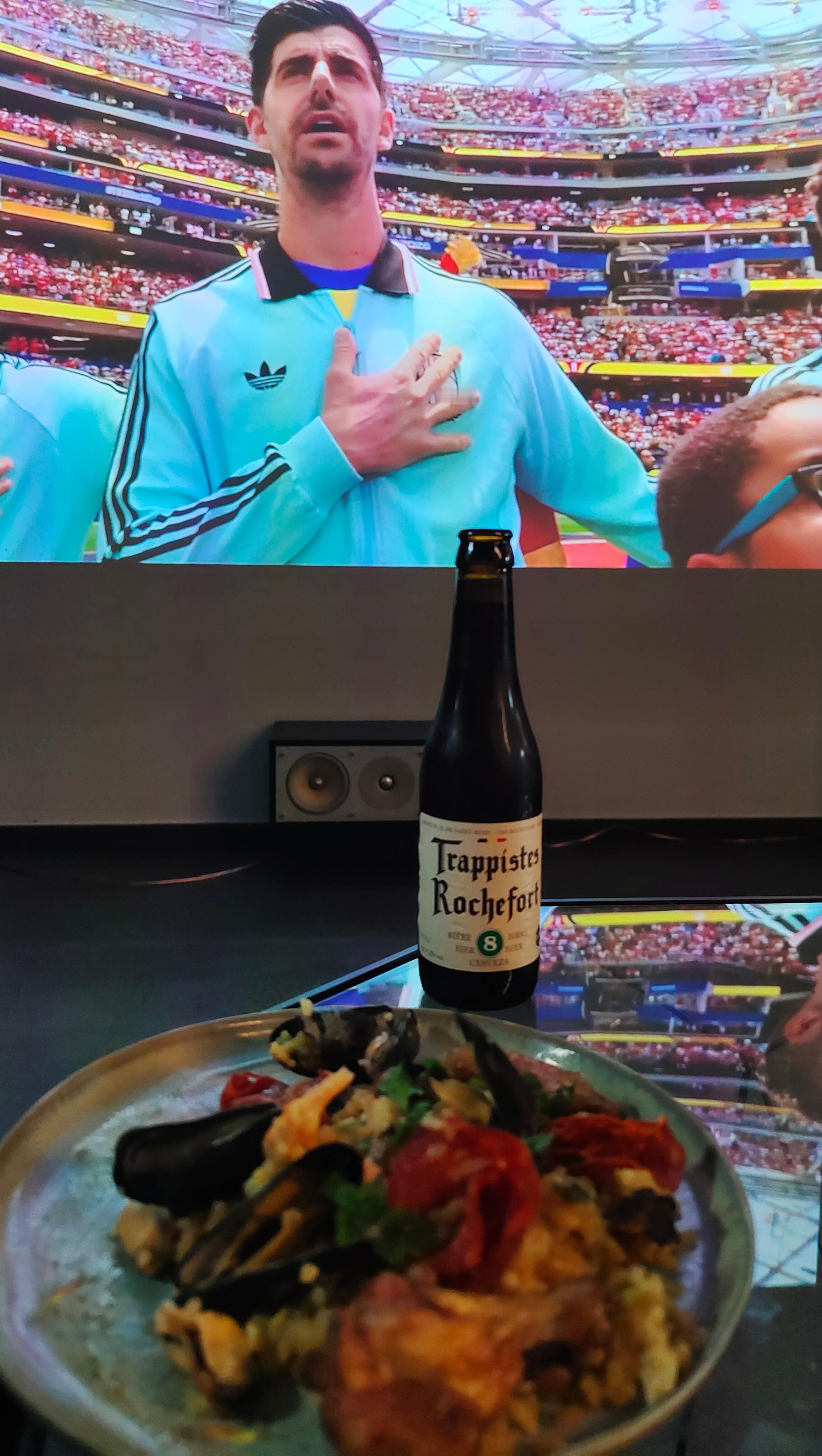 🇧🇪vs🇪🇸的晚餐，炸青口，海鲜饭。。等发博客的时候比利时输了一球，🇧