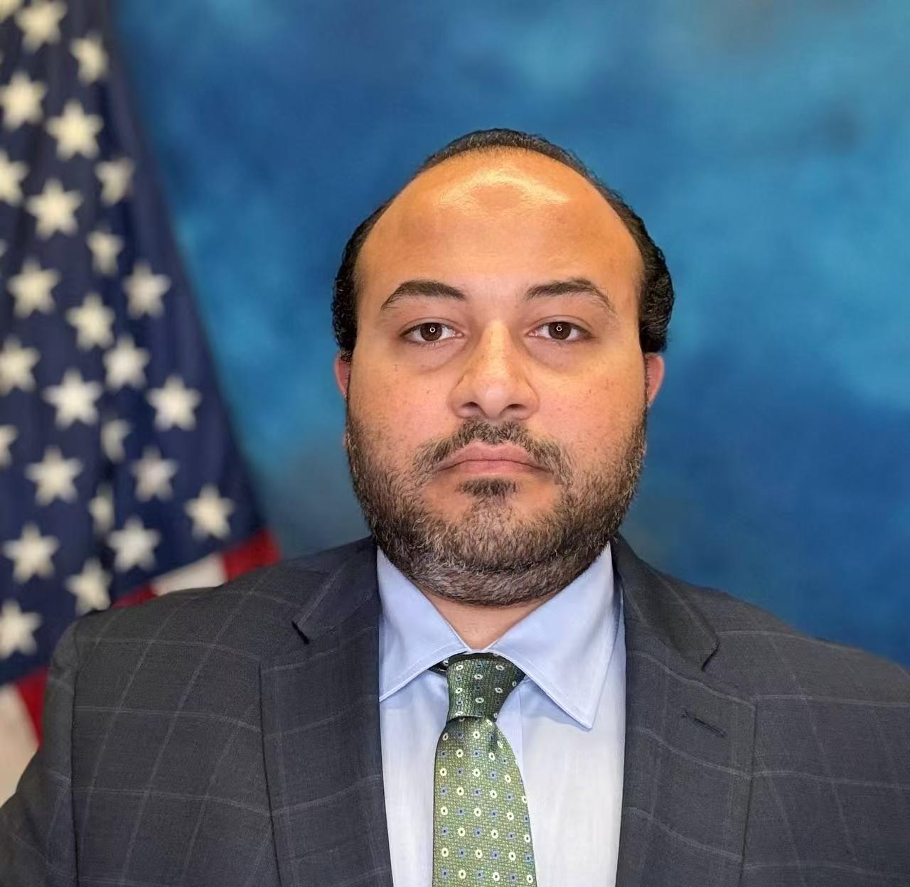 万厮的三位高级助手：肖恩·库克西、吉姆·杜雷特和韦萨姆·哈桑内因，已离开万斯办公