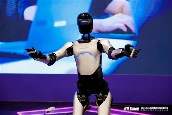 【智元创新离职员工也能领到奖金】智元追加一月月薪发放绩效奖7月31日消息，据“大