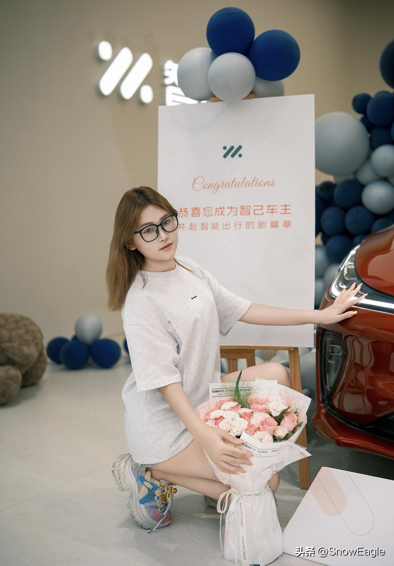 元气少女与时尚车模的完美邂逅🚗💃