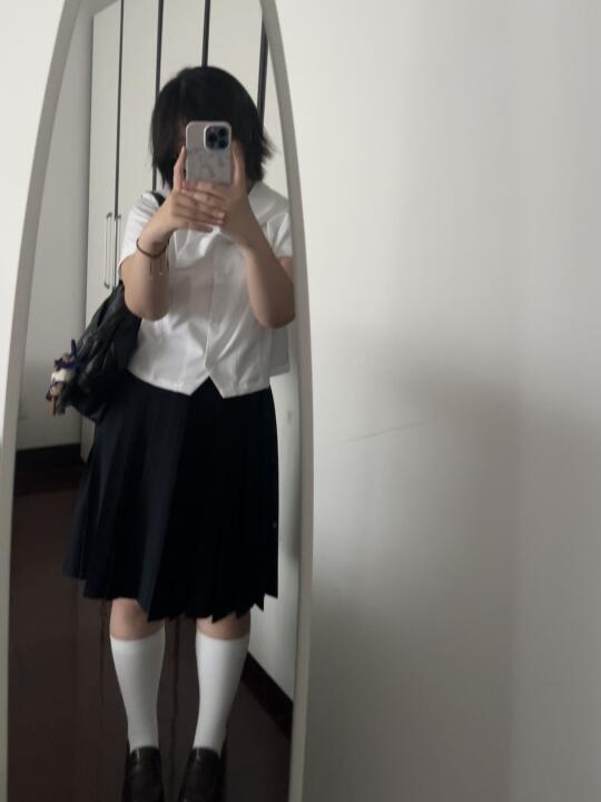 で