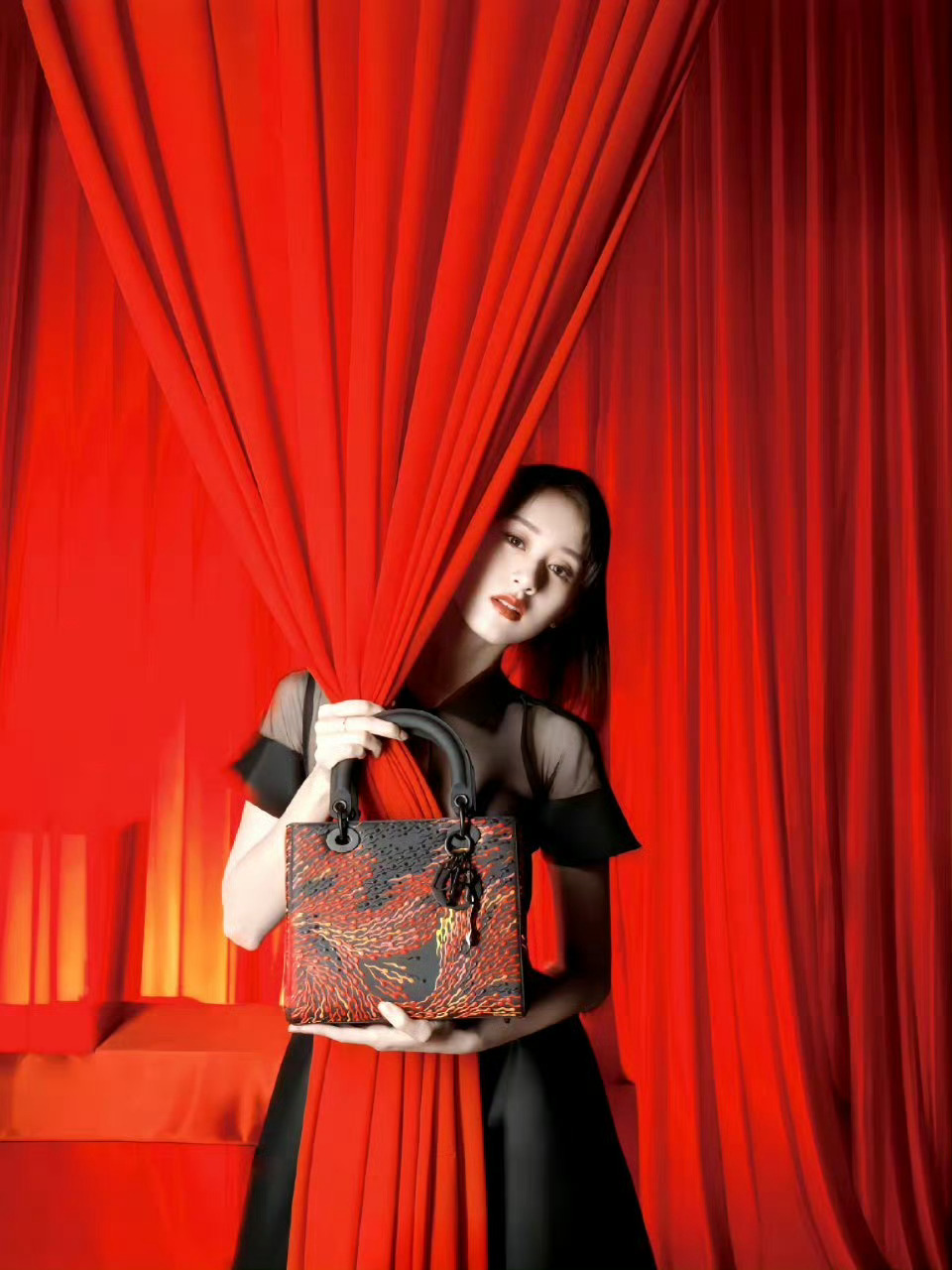 人间至甜袁冰妍 最近读了两本书，叫做《如何引起袁冰妍的注意》和《如何让袁冰妍翻牌