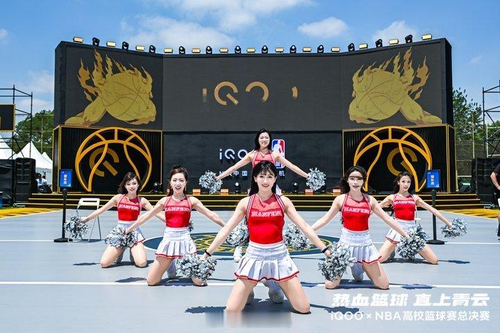 专程赶来线下看iQOO×NBA高校总决赛，全程肾上腺素狂飙！强强对抗没有一秒垃圾