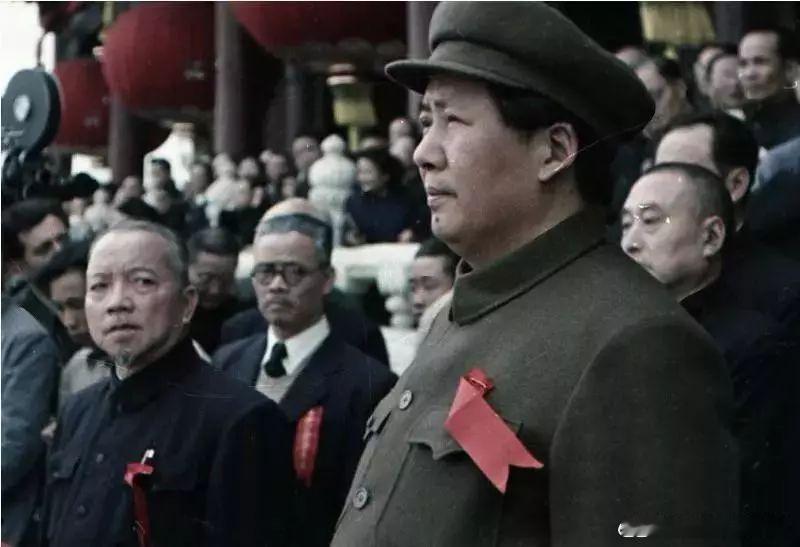 贺新郎·别友(赠杨开慧)挥手从兹去，更那堪凄然相向，苦情重诉。眼角眉梢都似恨，热