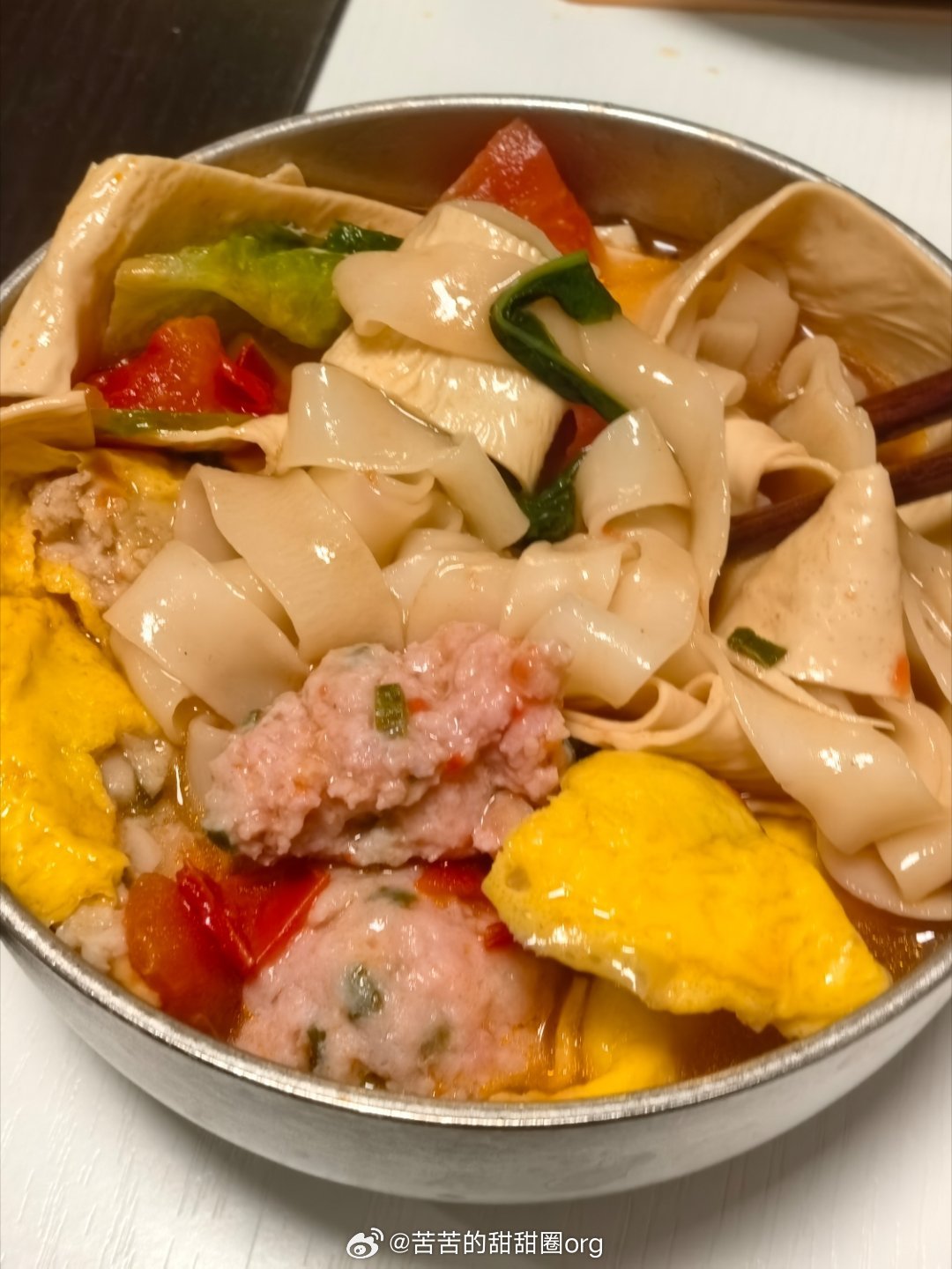 晚饭后什么运动最耗糖晚饭后什么运动最耗糖？不是躺平散步！爬坡快走、慢跑、间歇跳，